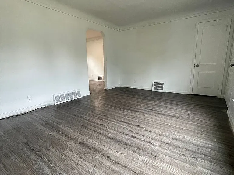 18601 Pembroke Ave — Photo 9