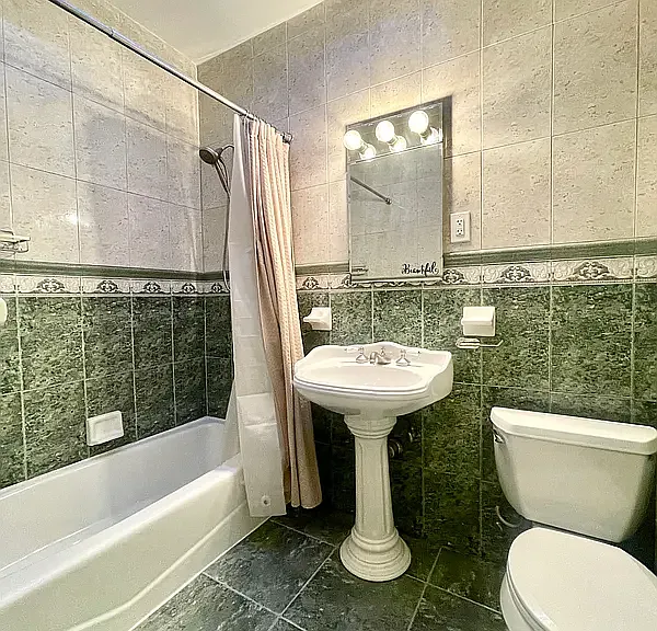22-26 36th St #2R — Photo 8