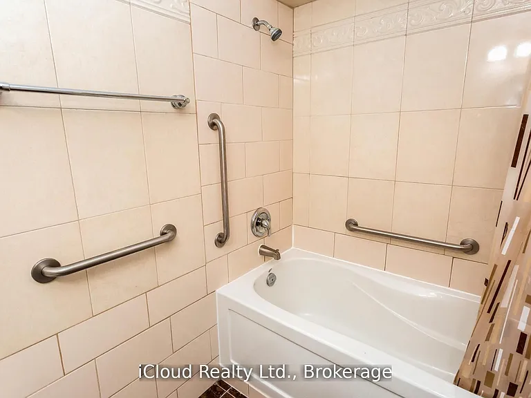 33 Harbour Sq #837 — Photo 25
