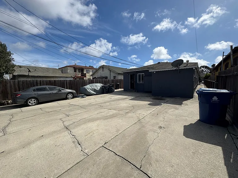611 1/2 W Imperial Hwy — Photo 12