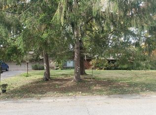 1112 Green Tree Dr, Dayton, OH 45429