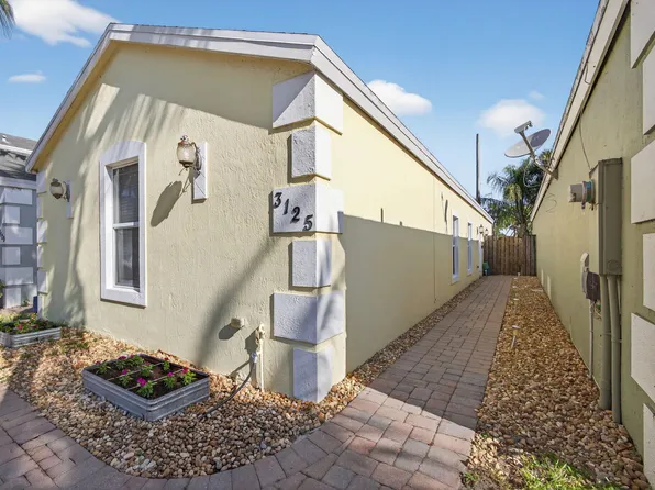 3125 Shelby Way, Palm Springs, FL 33461