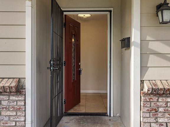 4th image of 931 Amberwood Rd