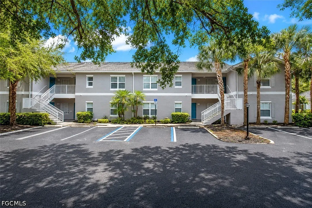 2 bed, 2.0 bath, 956 sqft, $3,200 — Photo 2