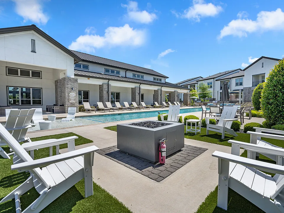 Aven Ridge apartments community photo