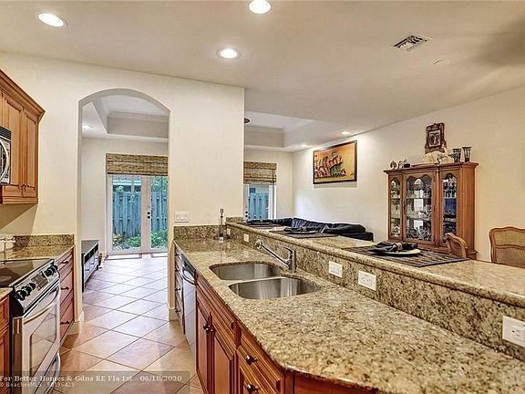 4th image of 533 NE 16th Ave #533