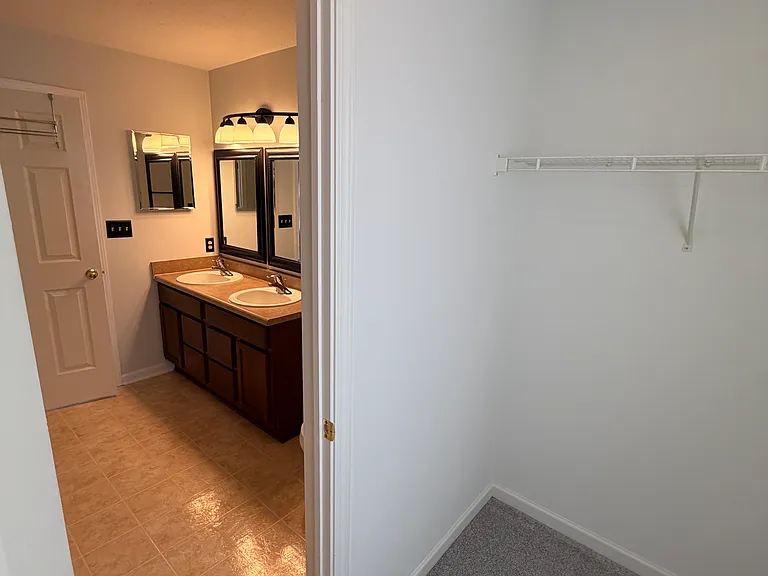 11367 Seabiscuit Dr — Photo 32