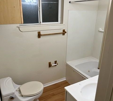 4th image of 2560 Alma Ave APT B
