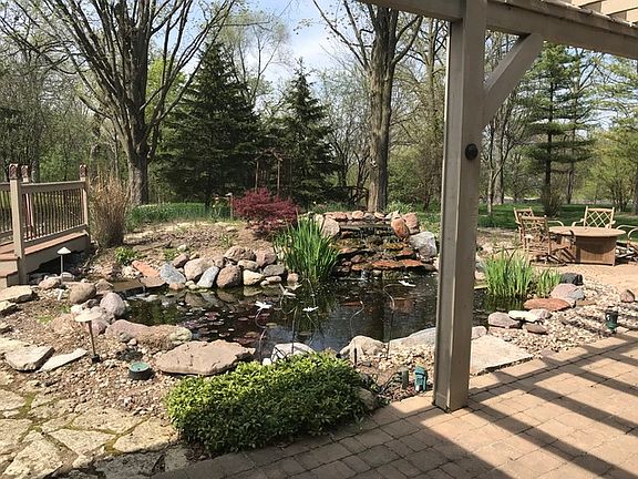 3rd image of 690 Castlewood Dr