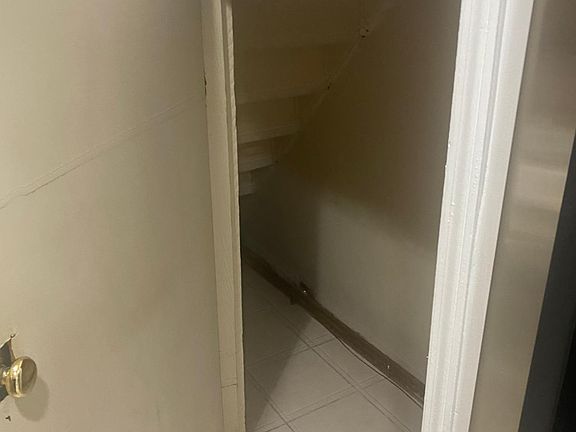 4th image of 2721 Laconia Ave #1