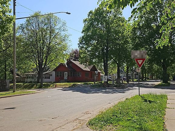 4th image of 3350 Dupont Ave N