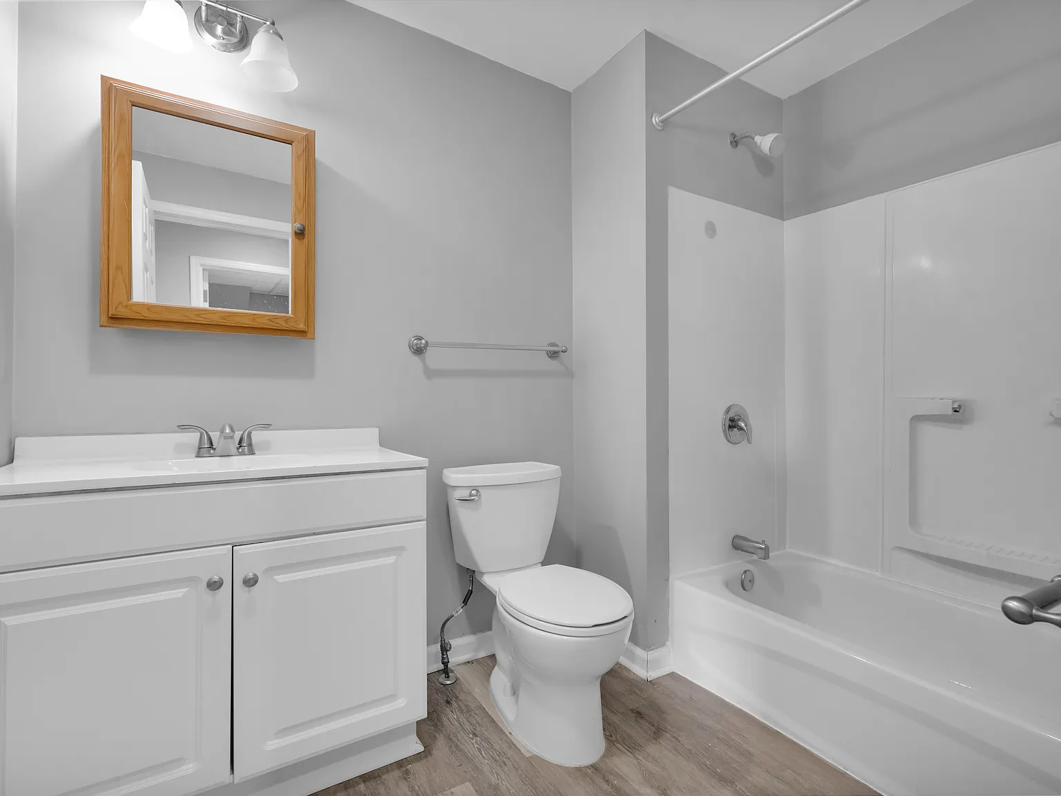 1 bed, 900 sqft, $1,350 — Photo 4