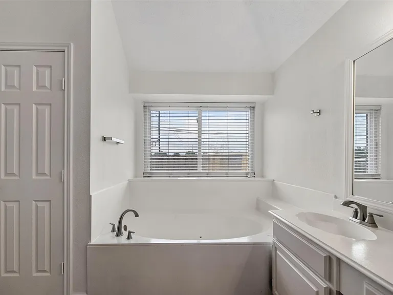 7403 Oak Walk Dr — Photo 33