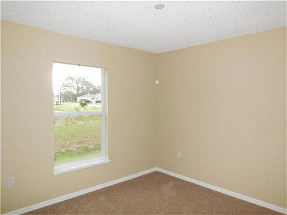 4th image of 15 Herring Ct