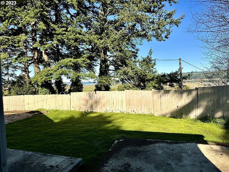 1656 Coos River Hwy — Photo 20