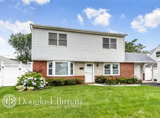 13 Moss Ln, Levittown, NY 11756