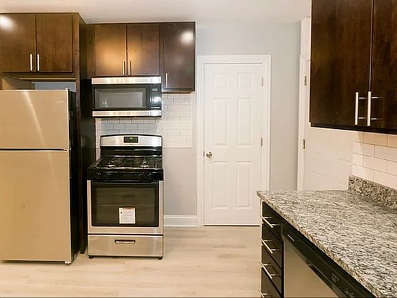 5th image of 834 N Mozart St APT 2R