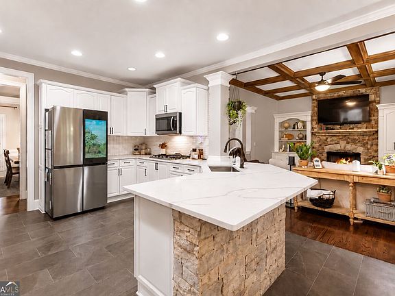 4th image of 914 Meadow Club Ct