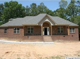 65 Legacy Cir, Arab, AL 35016