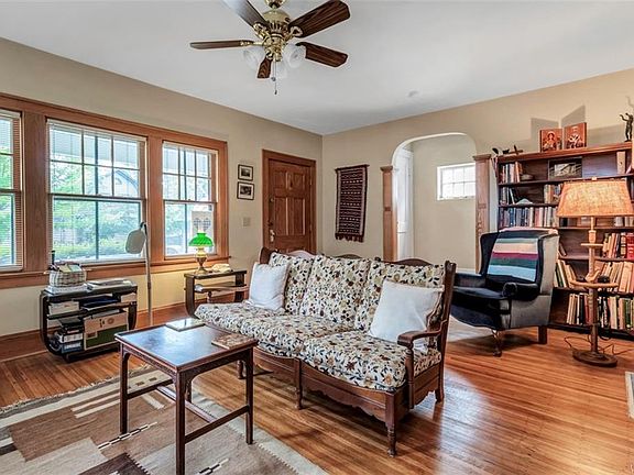 4th image of 38 Courier Blvd