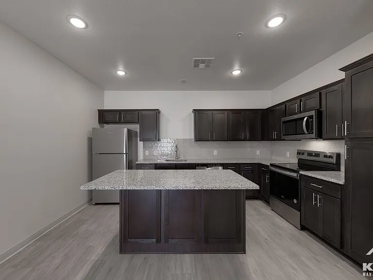 Liberty Gardens Apartments — Photo 44