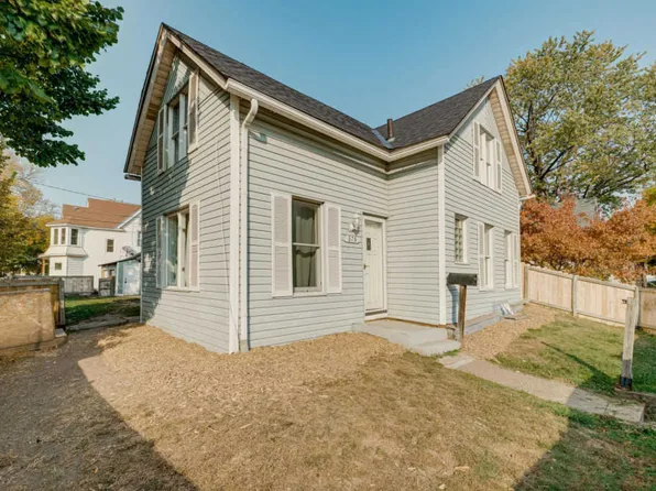 879 3rd St E, Saint Paul, MN 55106