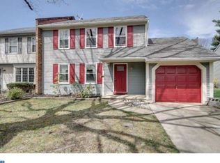 5 Oak Forest Dr, Sicklerville, NJ 08081