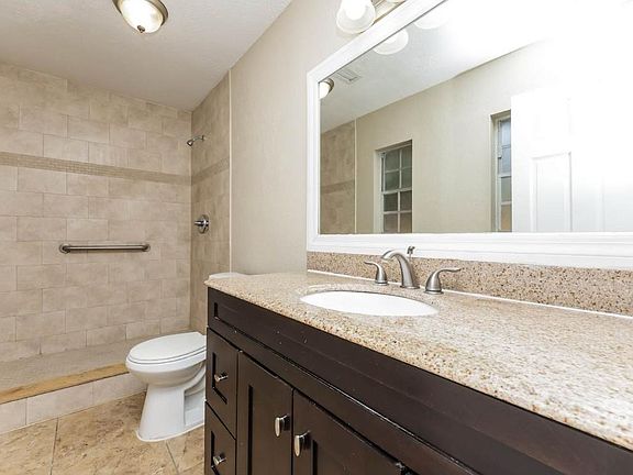 4th image of 5207 Cumberland Dr #3