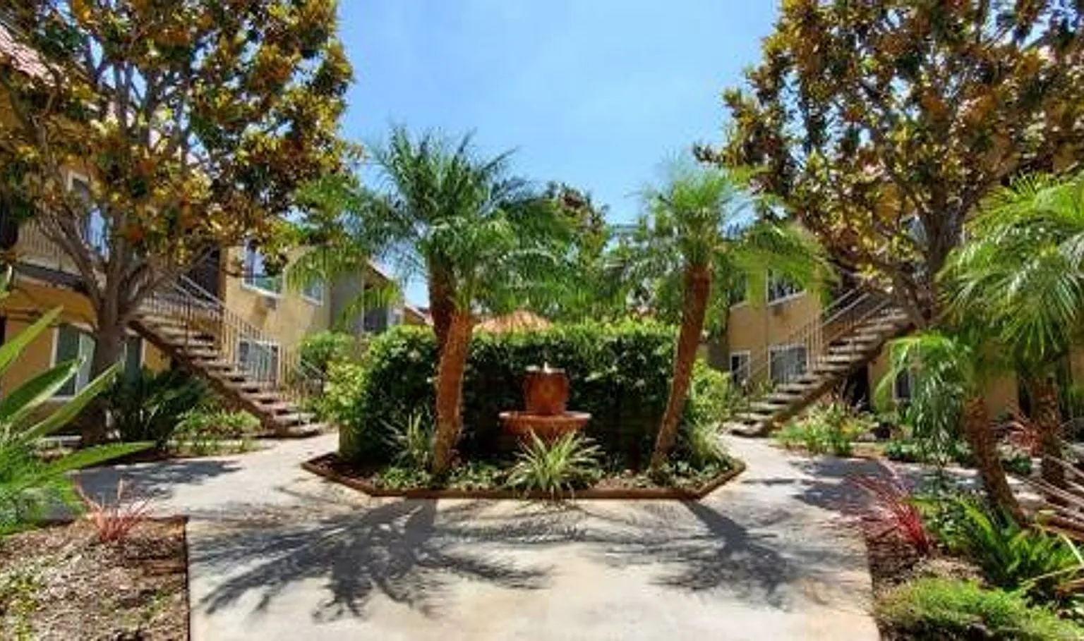 Landmark Gardens Apartments — Photo 4