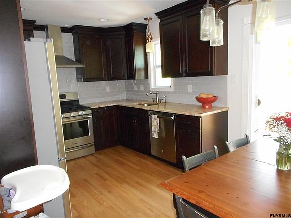 3rd image of 50 Wedgewood Dr