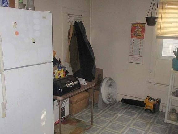 4th image of 109 N Pine St