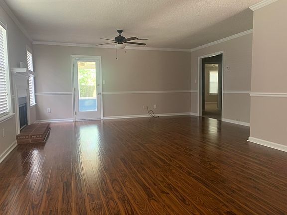 5th image of 752 Palm Dr SE