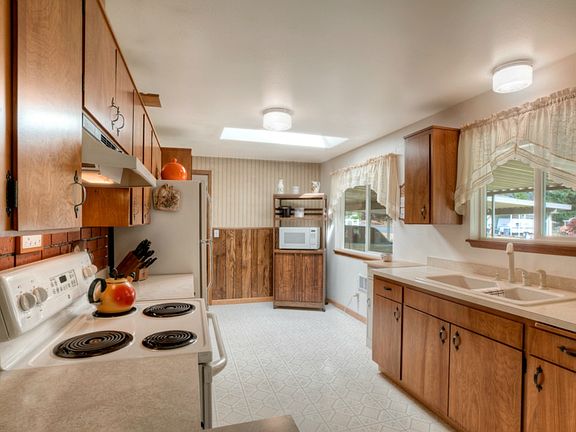 5th image of 4810 75th St E