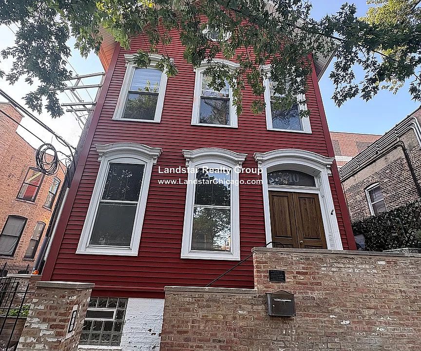 1st image of 610 W Briar Pl #1