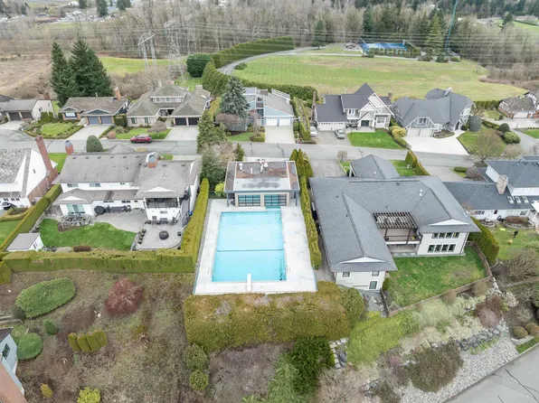 3755 Clearbrook Rd #3, Abbotsford, BC V2T 5A8