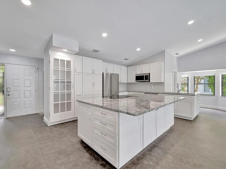 6044 Marella Dr — Photo 6