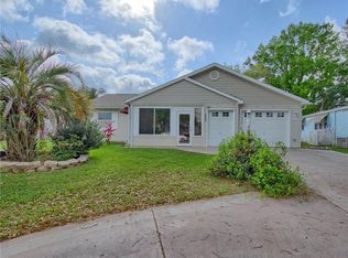 932 Saint Andrews Blvd, Lady Lake, FL 32159