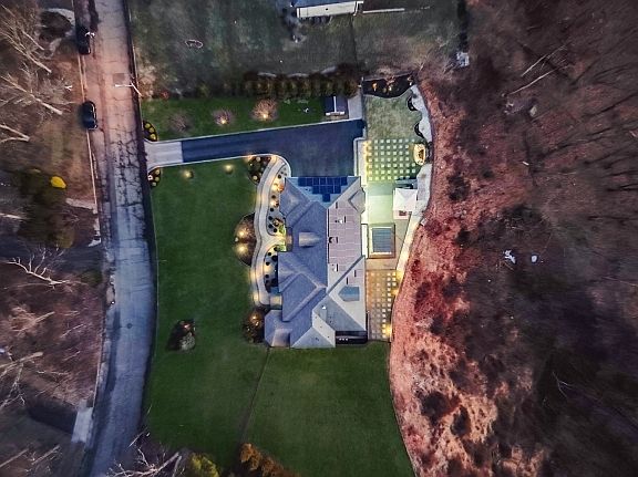 2nd image of 846 Sunset Rdg