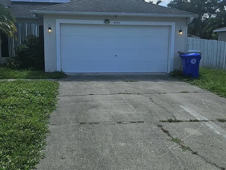 9024 100th Ct — Photo 2