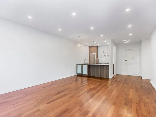 350 Albany St APT 2G, New York, NY 10280