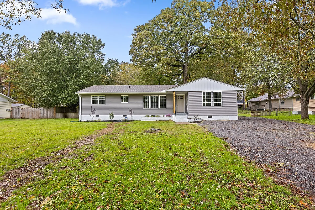 735 Lindsay Avenue - 735 Lindsay Ave