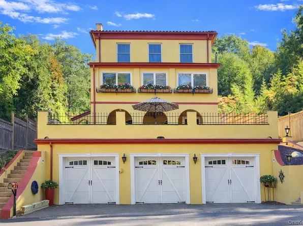 126 Cove Road, Oyster Bay Cove, NY 11771