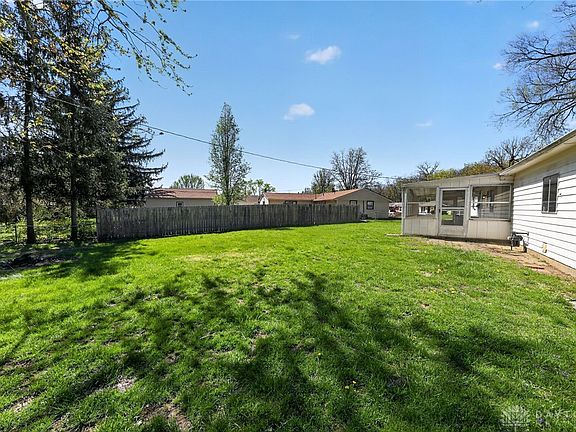 4th image of 1046 Primrose Dr