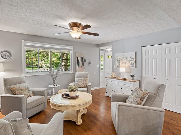 4th image of 404 N Aspen Ln