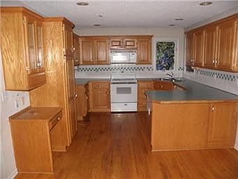 5th image of 7243 N Oakland Ave