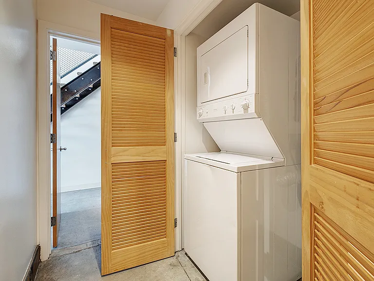 1233 Howard St #3C — Photo 16