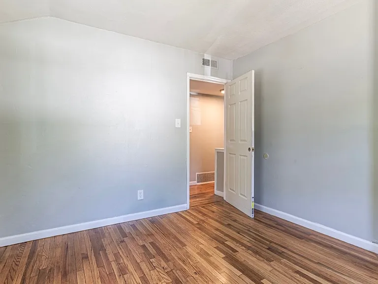 163-165 Woodlawn Cir — Photo 16
