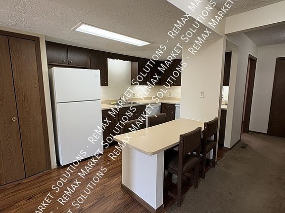 4th image of 605 Center Ave
