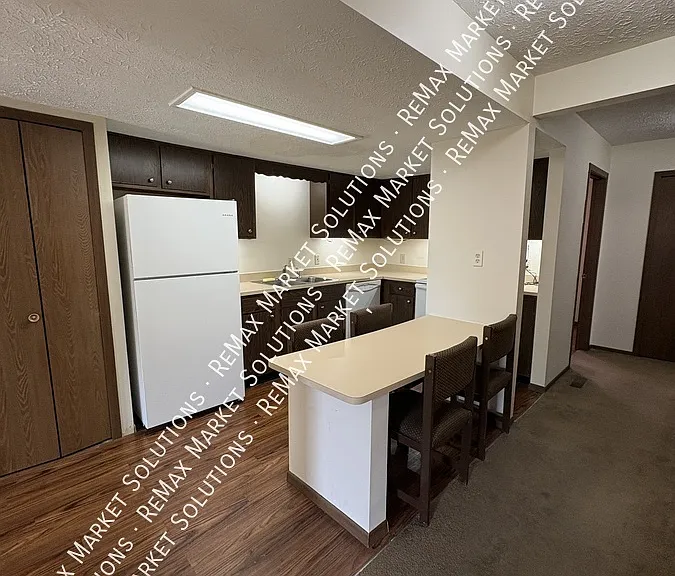 605 Center Ave — Photo 4