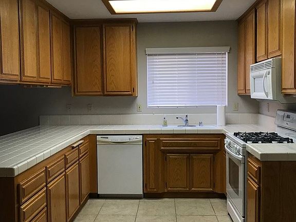 3rd image of 524 Reposo St